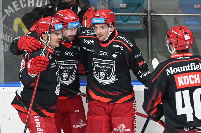 ONLINE: Litvínov - Mountfield HK. Hosté v předehrávce 11. kola usijulí o třetí místo ONLINE: Litvínov - Mountfield HK. Hosté v předehrávce 11. kola usijulí o třetí místo