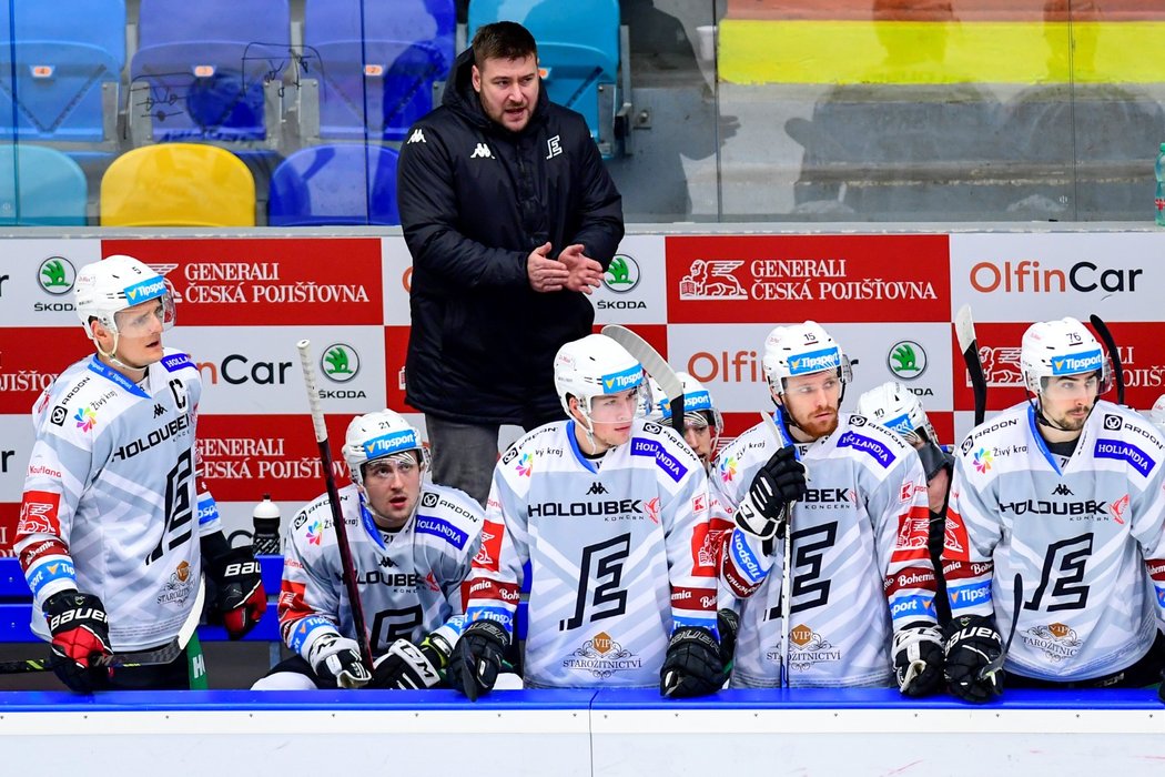 Václav Skuhravý na střídačce Karlových Varů