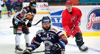 Největší návraty do extraligy: mladé hvězdičky, zkušená esa i veterán NHL