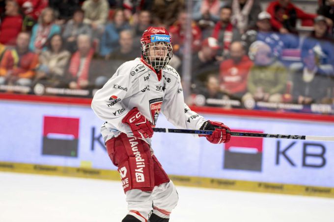 Třinec píše další výhru, Hradec vytáhl 15letého mladíka. Koukal: Byl vidět a nebál se Třinec píše další výhru, Hradec vytáhl 15letého mladíka. Koukal: Byl vidět a nebál se