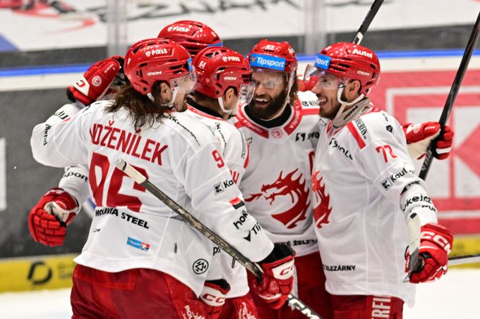 ONLINE: Třinec si může proti Boleslavi upevnit vedení, Plzeň hraje se Spartou ONLINE: Třinec si může proti Boleslavi upevnit vedení, Plzeň hraje se Spartou