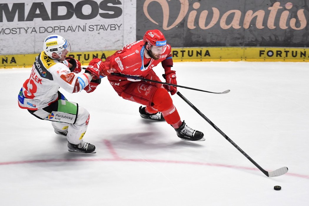 Třinec bojuje s Pardubicemi o finále play off