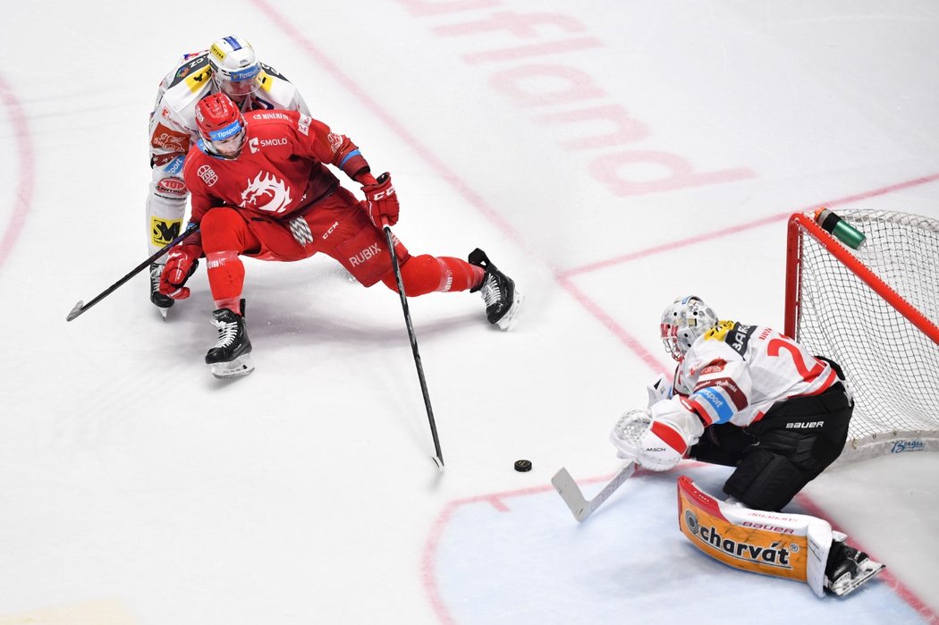 Třinec bojuje s Pardubicemi o finále play off