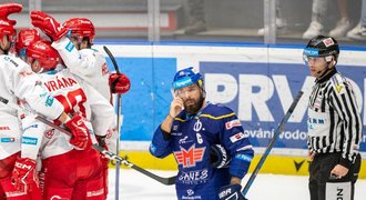 Budějovice - Třinec 3:4. První góly pro Motor, ale slaví Oceláři. Zářil Hudáček