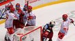 Třinečtí hokejisté se radují po trefě Tomáše Marcinka