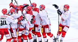 Mountfield HK - Pardubice 2:1sn. Osm sérií nájezdů, rozhodl obránce Pavelka