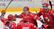Třinečtí hokejisté se radují z branky Arona Chmielewského