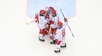 Třinec - Pardubice 4:3. Druhá výhra ve finále pro Oceláře, zářil Hudáček