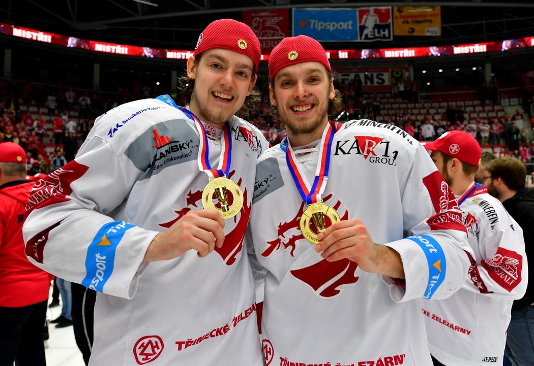 Před rokem se bratři Kovařčíkové radovali s Třincem z titulu, tento týden je čeká klubový turnaj v NHL20