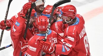 ONLINE: Pardubice - Třinec 2:1. Emoce i fauly. Radil vrátil domácím vedení