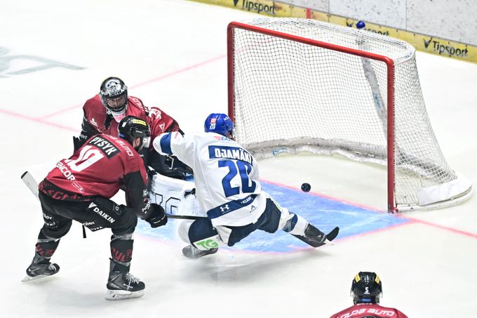 Kladno má druhou výhru proti Spartě! Třinec a Vary postupují, Kometa je blízko Kladno má druhou výhru proti Spartě! Třinec a Vary postupují, Kometa je blízko