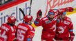 Třinečtí hokejisté se radují z úvodní branky série proti Mladé Boleslavi