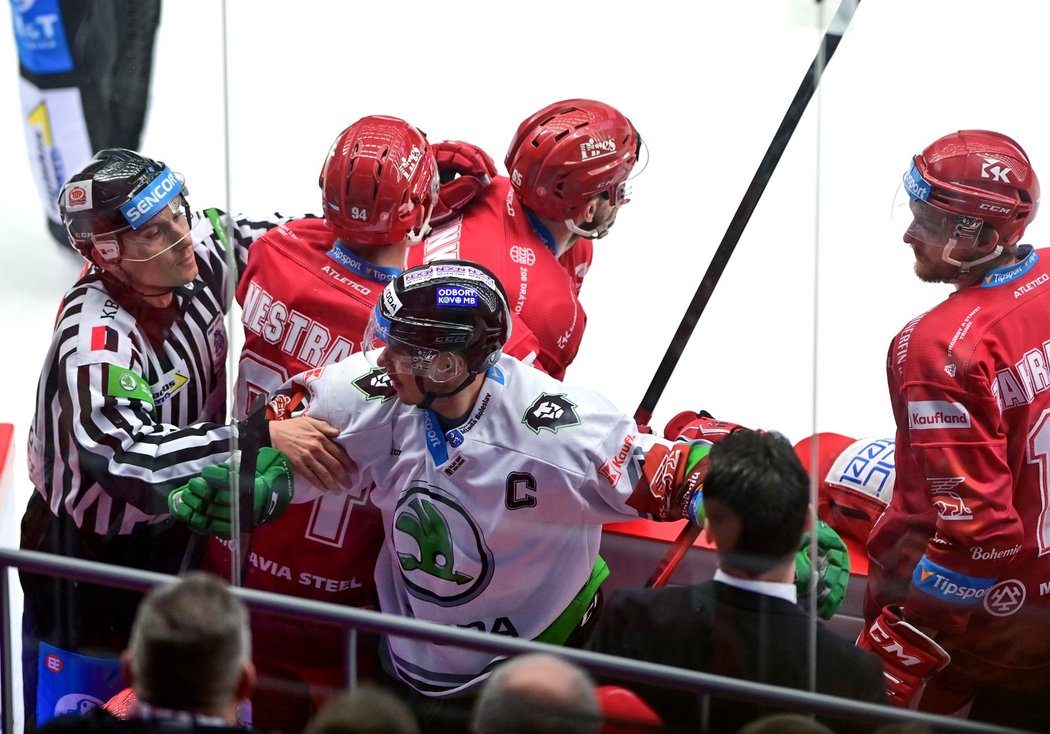 Martin Ševc se v první třetině druhého semifinále ocitl na třinecké střídačce