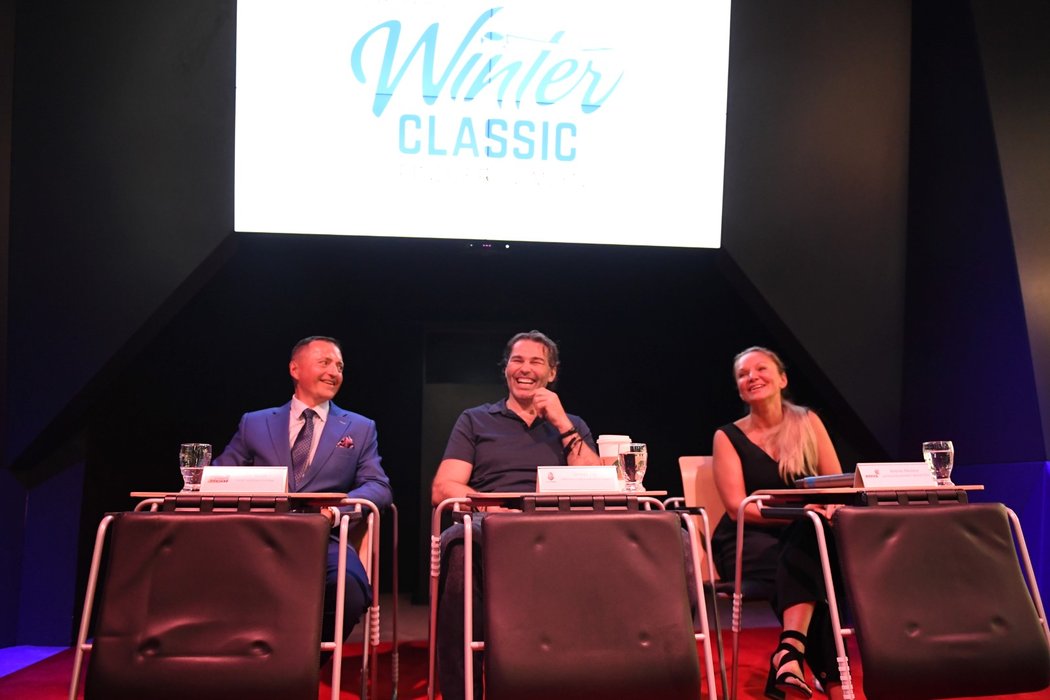 Na středeční tiskové konferenci k Winter Classic se kromě Jaromíra Jágra a Andrey Bársony objevil i Petr Dědek