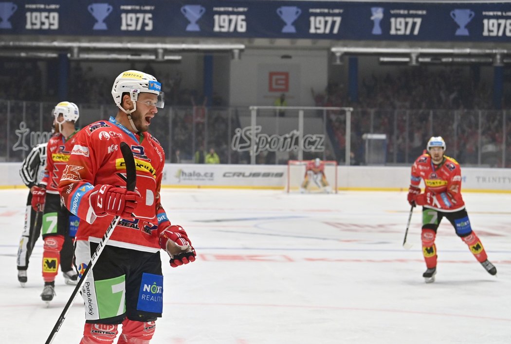 Tomáš Zohorna nastřílel v úvodním kole hattrick na ledě Kladna