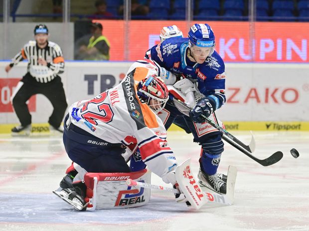 Mladý obránce Jiří Ticháček je v úvodu sezony nejlepším hráčem Kladna Mladý obránce Jiří Ticháček je v úvodu sezony nejlepším hráčem Kladna