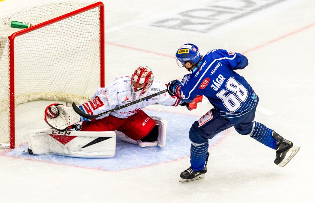 Jaromír Jágr dal Třinci gól, v nájezdech už na Marka Mazance nevyzrál