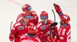 Hokejisté Třince se radují z branky do sítě brněnské Komety