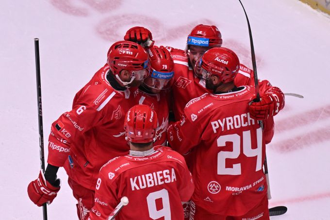 ONLINE: Mladá Boleslav - Pardubice 1:4. Třinec zostudil Vítkovice, Plzeň vede na Kladně ONLINE: Mladá Boleslav - Pardubice 1:4. Třinec zostudil Vítkovice, Plzeň vede na Kladně