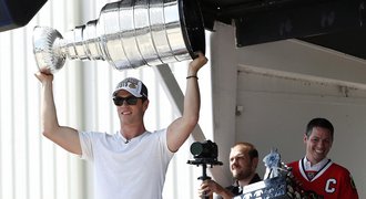 Toews se chlubil Stanley Cupem. Nekončíme, říká i po trejdu Sharpa