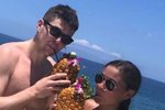 Hokejista Hertl si užívá s přítelkyní Anetou: Havaj, pak Kajínek a svatba gólmana
