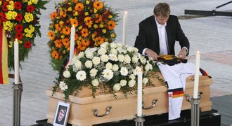 V Německu se rozloučili s hokejistou Dietrichem. Tři týdny po tragédii v Jaroslavli
