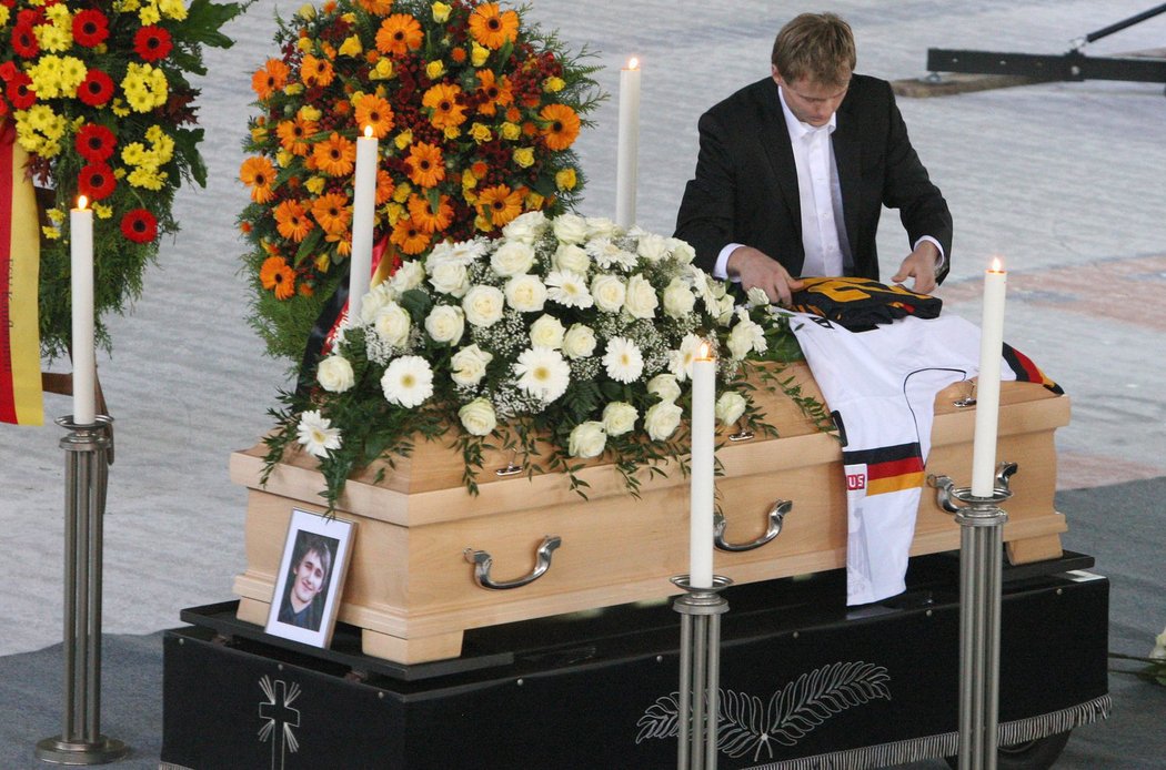 Do Německa byly převezeny ostatky hokejisty Dietricha, který tragicky zahynul při leteckém neštěstí v Jaroslavli