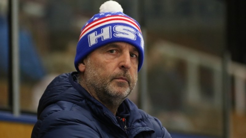 Hlavní trenér Roman Mejzlík třebíčských hokejistů zkolaboval a musel být převezen do jihlavské nemocnice