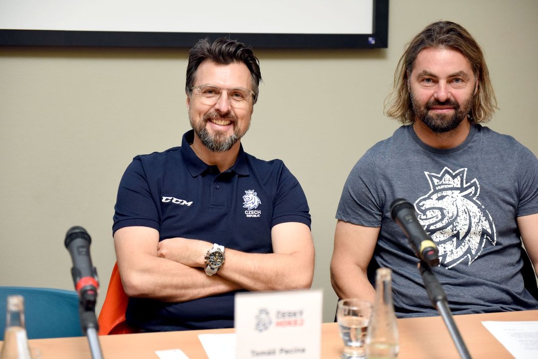 Tomáš Pacina s Davidem Moravecm, bývalým úspěšným hokejistou a nyní dovednostním trenérem