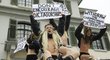 Sexy Ukrajinky protestovaly proti pořadatelství Běloruska