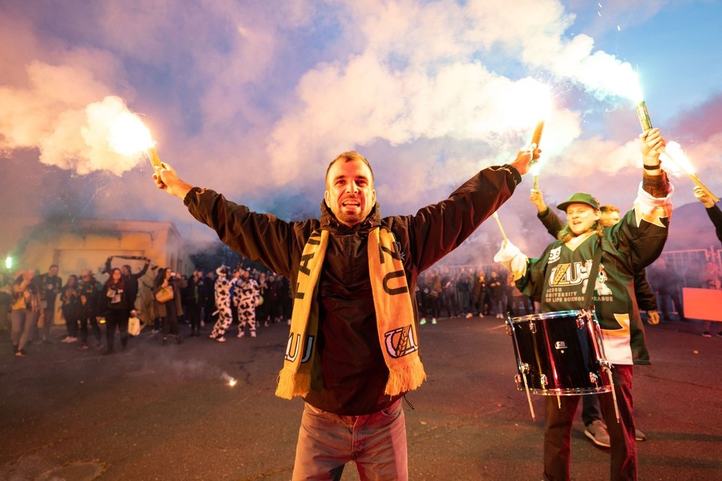 Fanoušci České zemědělské univerzity nešetřili pyrotechnikou