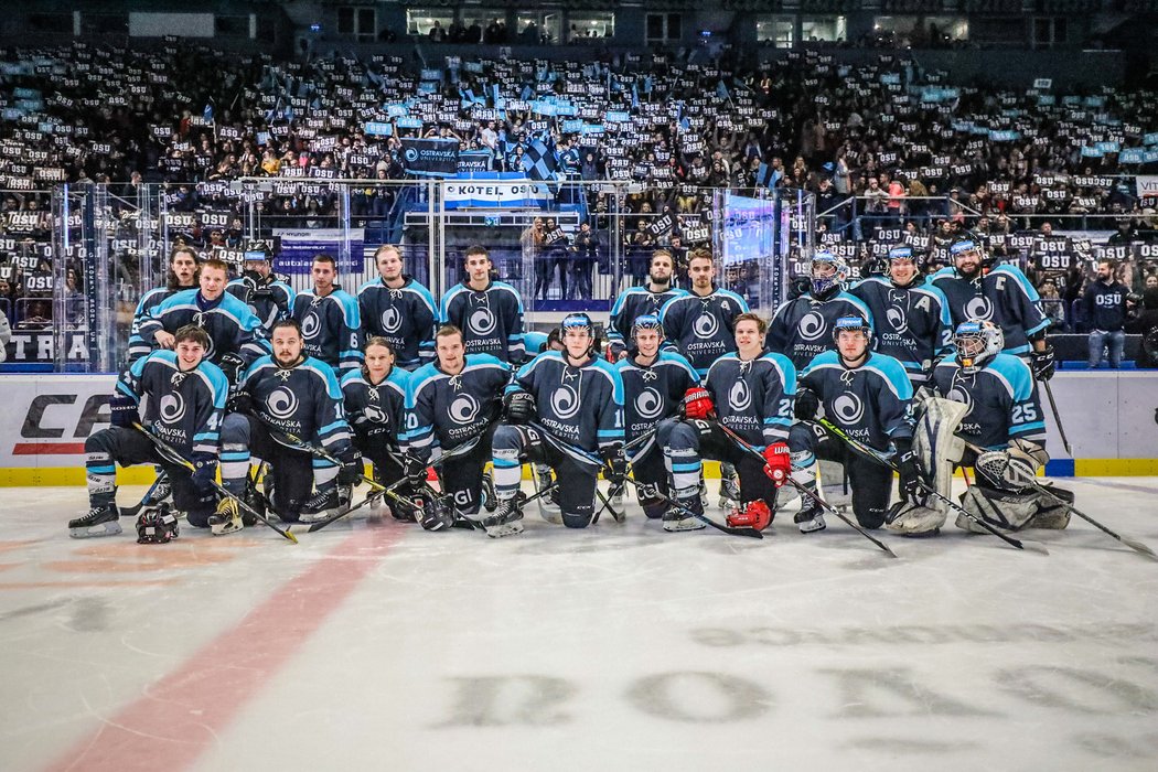 Hokejový tým Ostravské univerzity vytáhnul na Ostravské derby proti Vysoké škole báňské nečekaný trumf. Na soupisce měl i dvacetiletou brankářku Natálii Dzurillovou