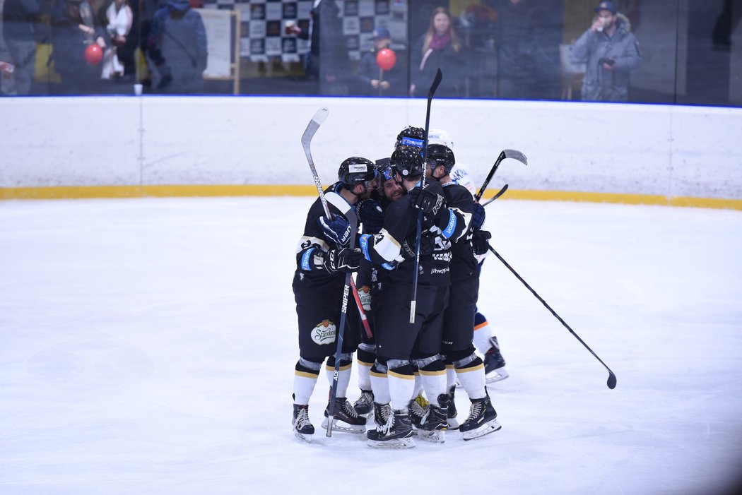 Hokejisté Masarykovy univerzity zvládli bitvu o první místo Univerzitní ligy ledního hokeje na ledě Engineers Prague