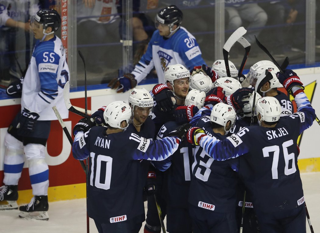 V čase 63:47 rozhodl o výhře Američanů útočník Detroitu Dylan Larkin.