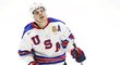 Auston Matthews v dresu americké reprezentace do 20 let musel zkousnout prohru v semifinále mistrovství světa proti Rusku.