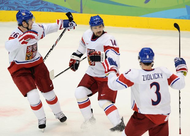 Zleva Patrik Eliáš, Tomáš Plekanec a Marek Židlický se radují z gólu do slovenské sítě Zleva Patrik Eliáš, Tomáš Plekanec a Marek Židlický se radují z gólu do slovenské sítě