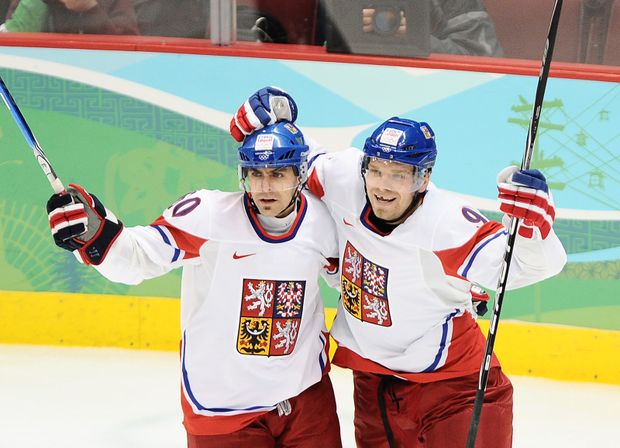 Radost z gólu v podání českých hokejistů Rolinka a Michálka Radost z gólu v podání českých hokejistů Rolinka a Michálka
