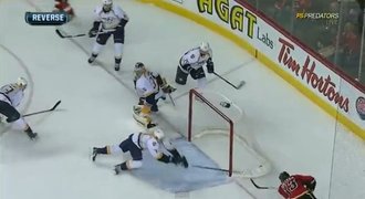VIDEO: Neuvěřitelný zákrok v NHL! Obránce zabránil jistému gólu