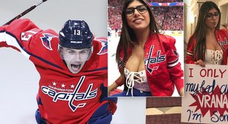 Válí v NHL a miluje ho pornohvězda! Hokejista Vrána má hodně sexy nápadnici