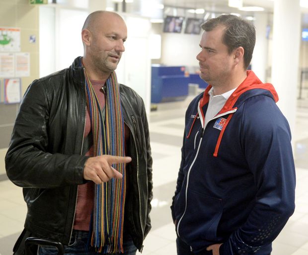 Vladimír Vůjtek pracuje jako hráčský agent, na snímku se baví s Jaroslavem Špačkem Vladimír Vůjtek pracuje jako hráčský agent, na snímku se baví s Jaroslavem Špačkem