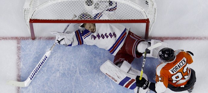 Jakub Voráček rozhodl vítěznou trefou o úspěchu Philadelphie ve čtvrtečním přípravném utkání NHL nad New York Rangers 4:2
