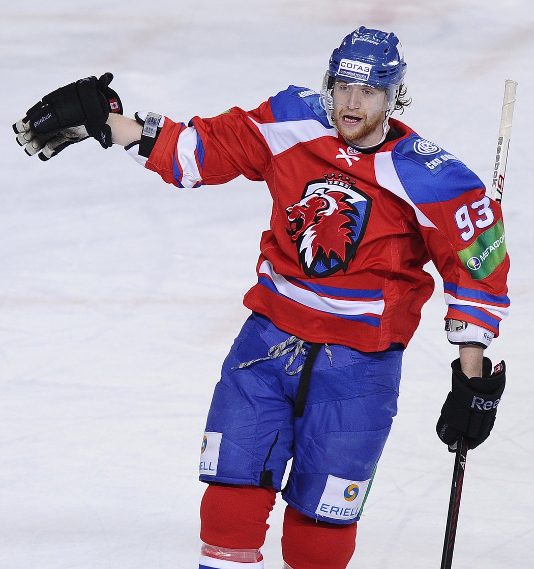 2012. Jakub Voráček v dresu Lva Praha během výluky NHL.