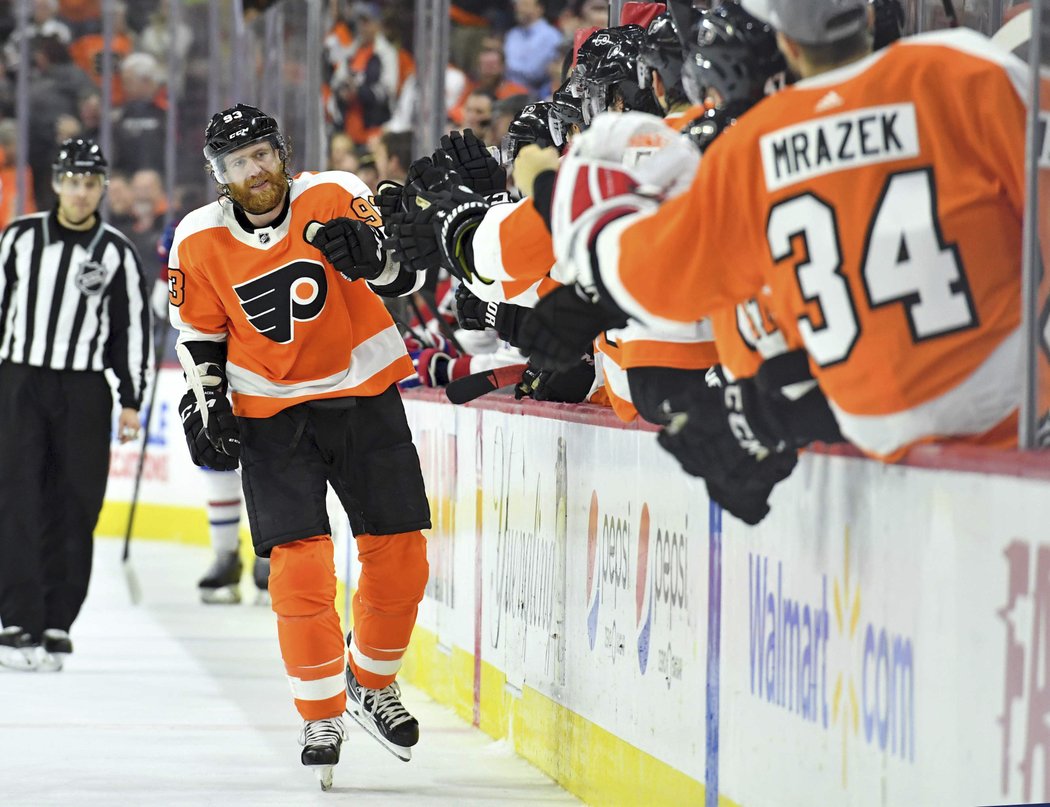 Jakub Voráček zařídil v NHL gólem z 55. minuty výhru Philadelphie 4:3 nad Carolinou a přiblížil tým k účasti v play off.