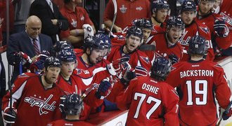 Senzační Oshie dal Pittsburghu hattrick, Washington v sérii vede