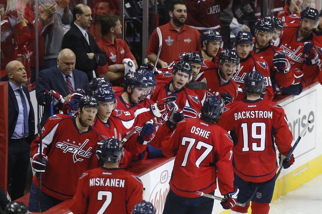 Hlavním strůjcem vítězství Capitals byl útočník T. J. Oshie, který vstřelil tři góly