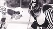V dnes již zaniklé WHA, která během krátké sedmileté existence změnila hokej, začínali také Wayne Gretzky (vlevo) či Mark Messier (vpravo)