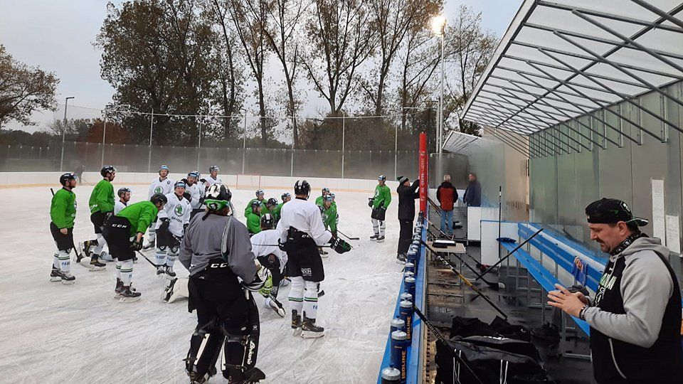 Mladá Boleslav je jedním z extraligových týmů, které si pronajaly venkovní plochu v Dobříši