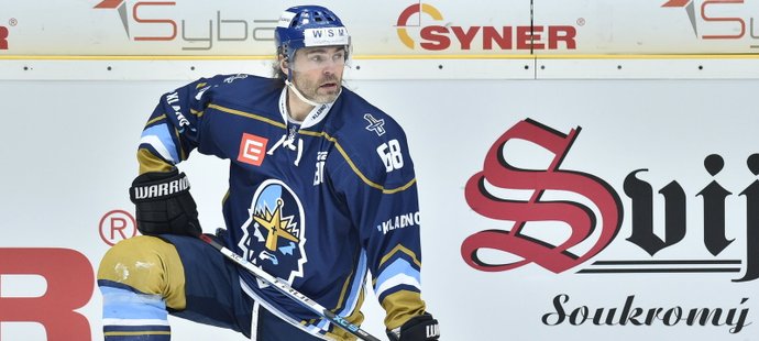 Jaromír Jágr se protahuje před prvním utkání po návratu z NHL