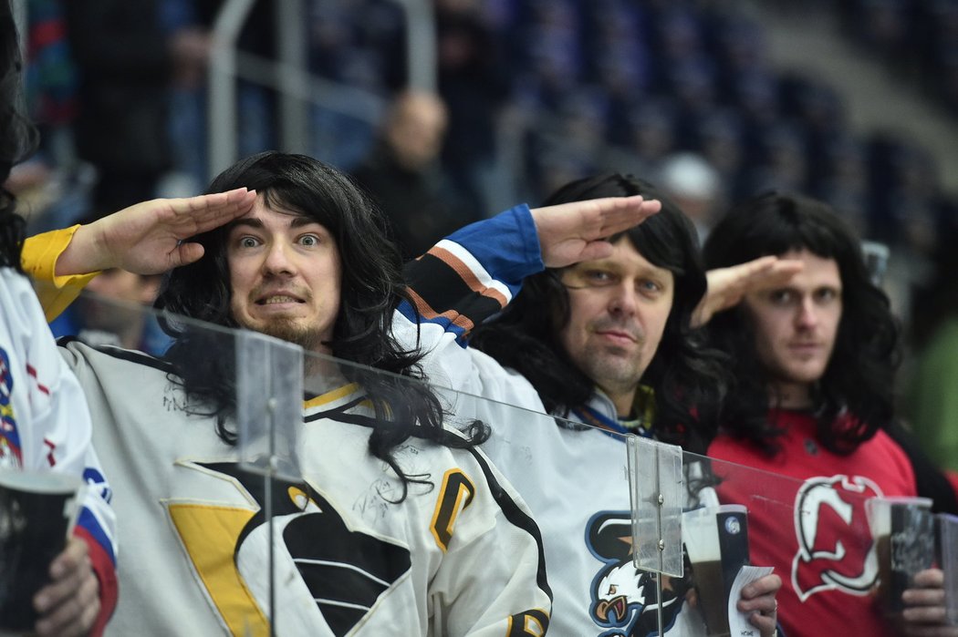 Na prvním utkání Jaromíra Jágra po návratu z NHL se objevila i česká verze fanoušků &#34;Travelling Jagrs&#34;