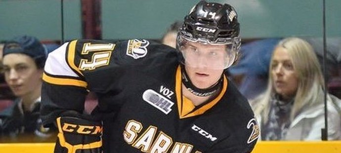 Pavel Zacha září v zámořské juniorské lize v dresu Sarnia Sting.